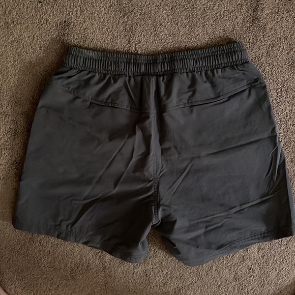 Gray shorts - Picture 3 of 4